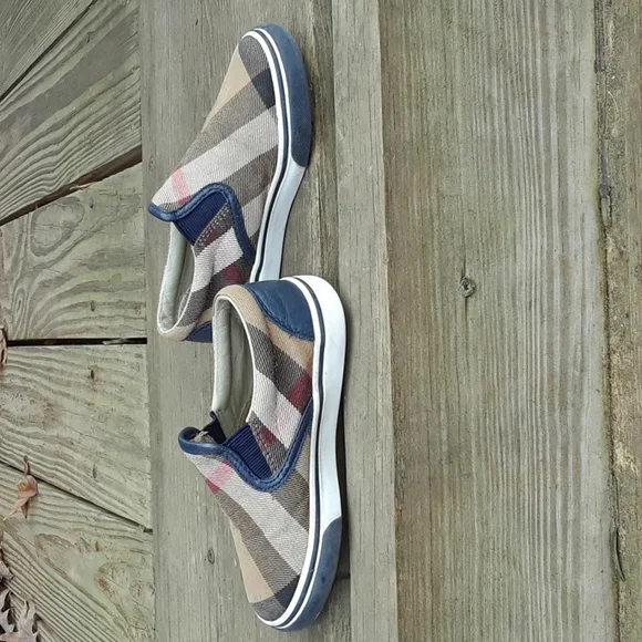 Burberry toddler slip-ons - Picture 2 of 8